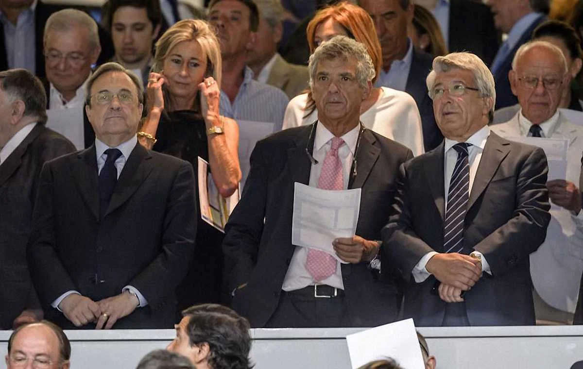 Президент Вильяр (в центре) не помог Пересу и Серезо / Marca