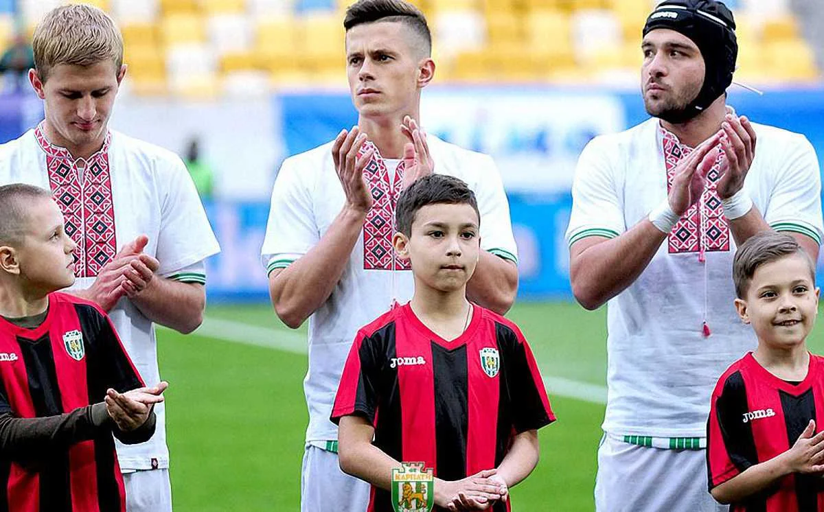 Перед последним матчем УПЛ сезона 2015/16 / фото ФК "Карпаты"