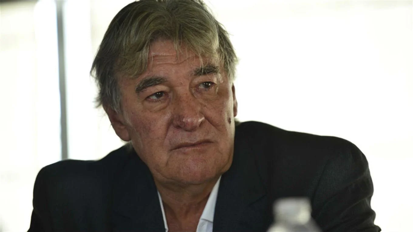 Армандо Перес летит к Месси / La Nacion