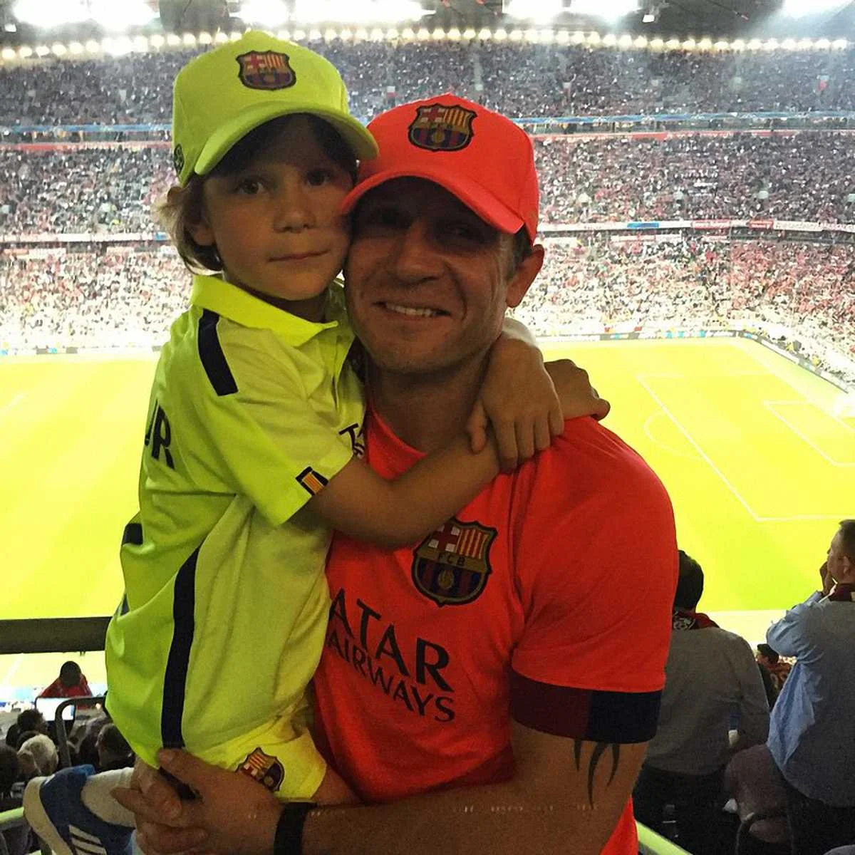 Андрей Воронин с сыном на "Камп Ноу" / фото из соцсетей