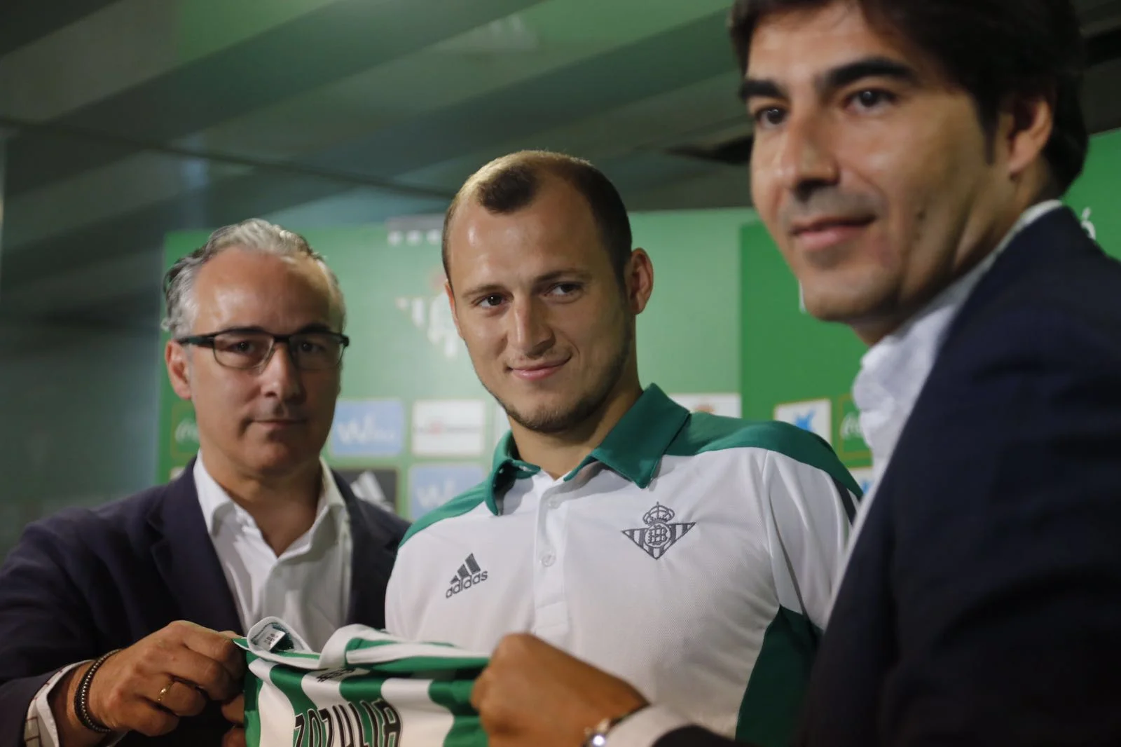 Зозуля постав перед іспанською пресою / фото ФК "Бетіс"