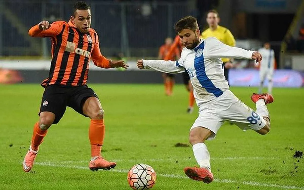 Нем против Политыло / фото ФК Шахтер