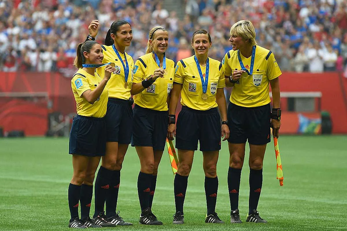 Монзуль і Рачинська (крайні справа) / фото Getty Images