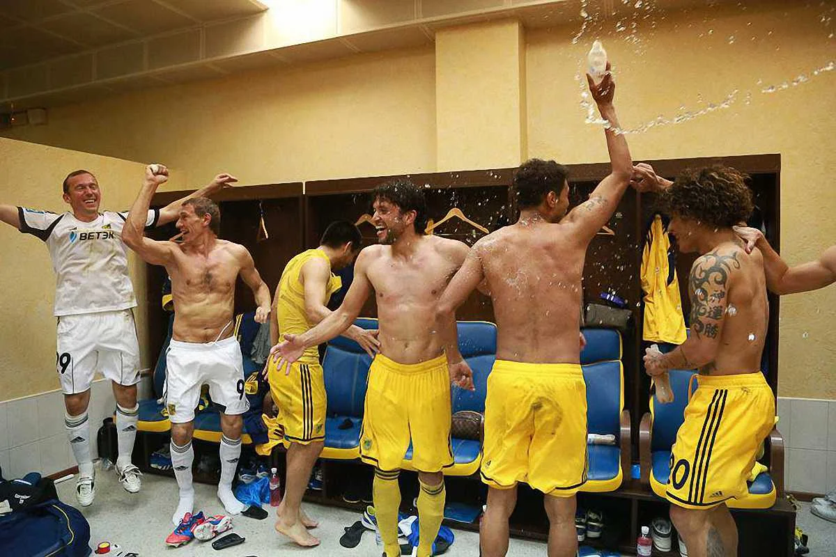 Олександр Горяїнов (крайній зліва) і Ко – було колись в "Металісті" / фото із Фейсбук