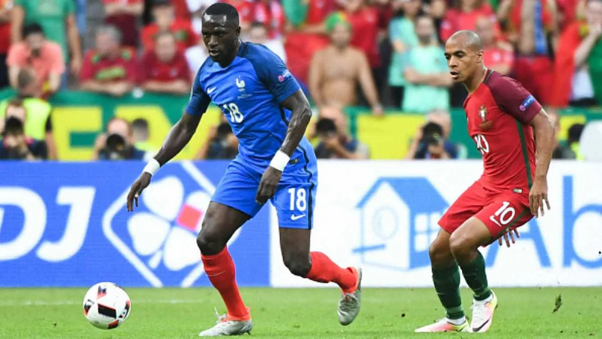 Мусса Сіссоко і Жоау Маріу у фіналі Євро-2016 / Getty Images