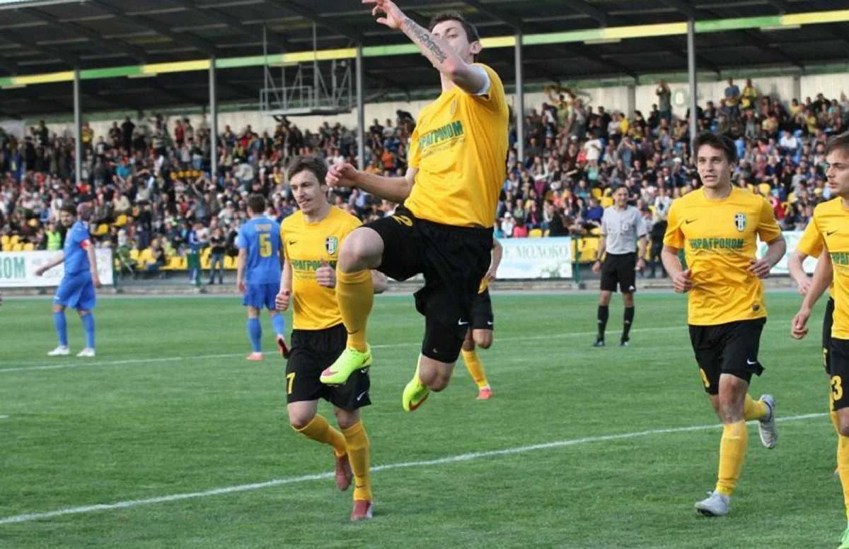 "Александрия" разбила "Звезду"