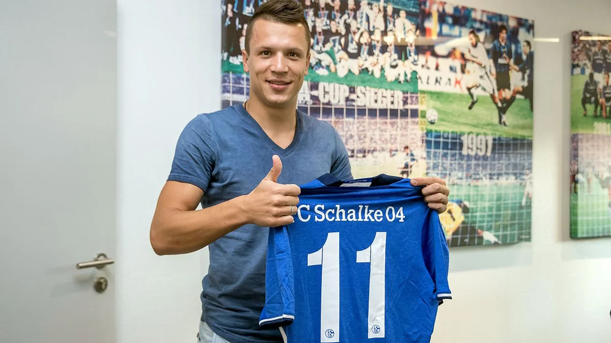 Євген Коноплянка з новенькою формою "Шальке"