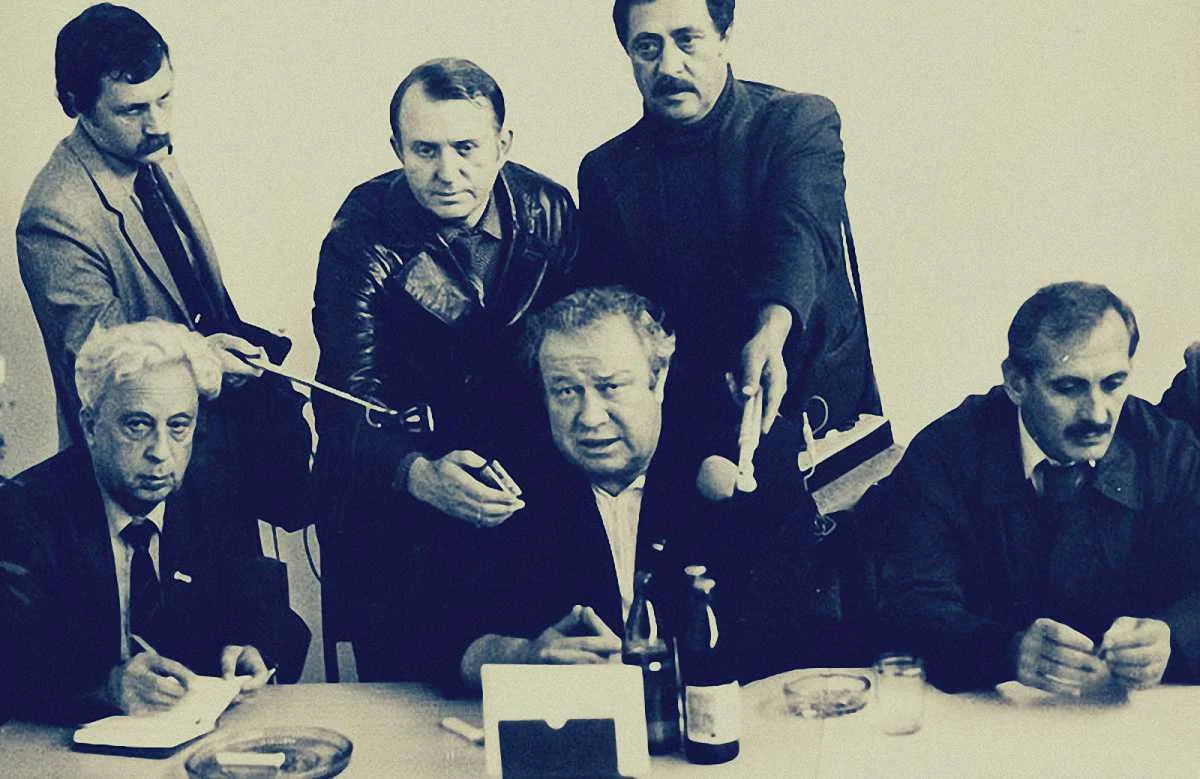 Володимир Ємець в оточенні журналістів