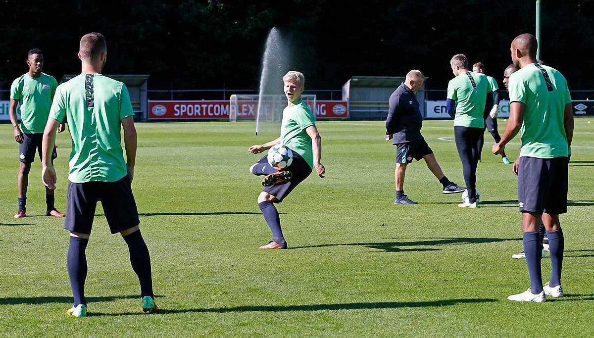 Зинченко ещё не готов дебютировать / фото ПСВ