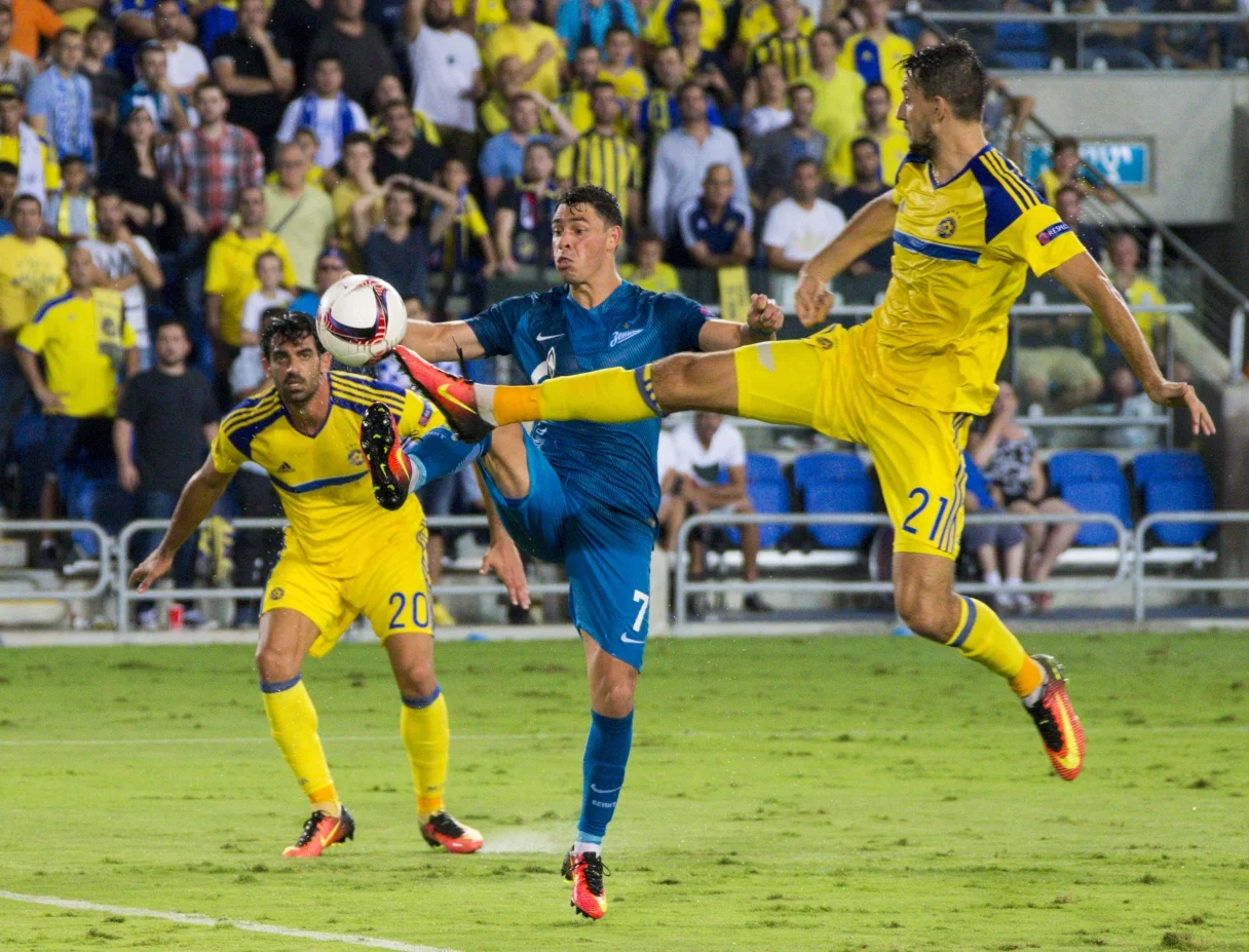 Джулиано ассистирует / фото ФК "Зенит"