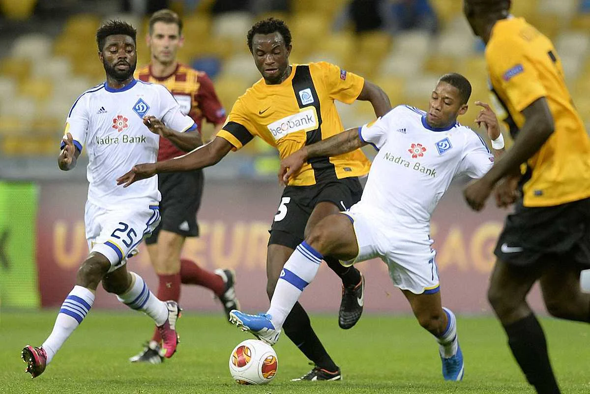 Лукман Аруна (слева) давно не играет за "Динамо" / фото Getty Images