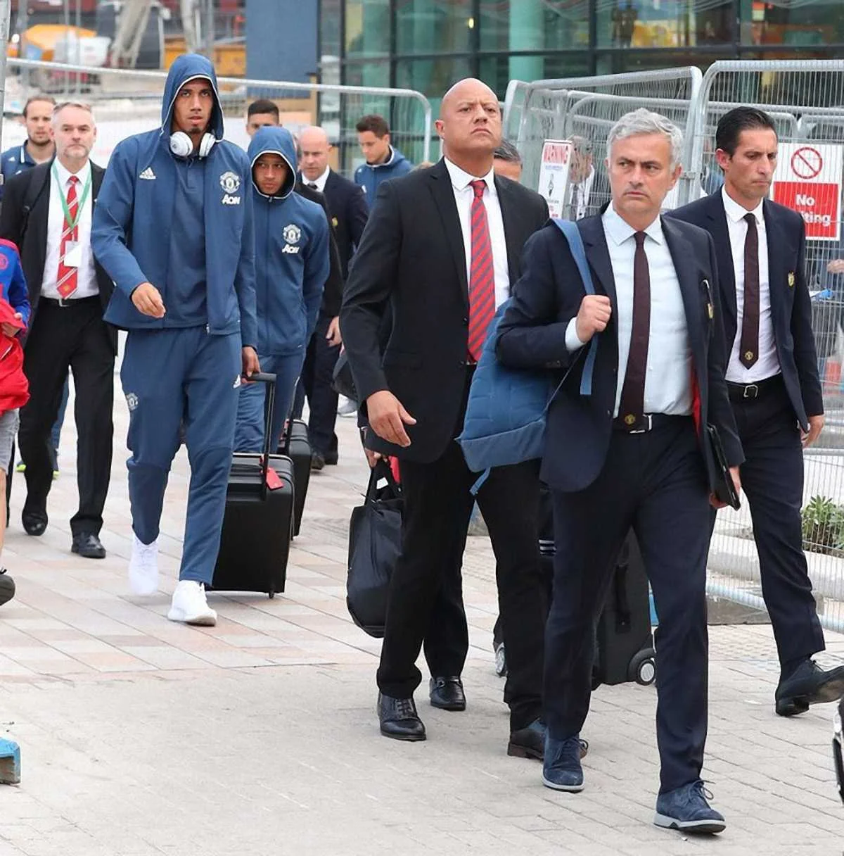 "Манчестер Юнайтед" возвращается домой на поезде