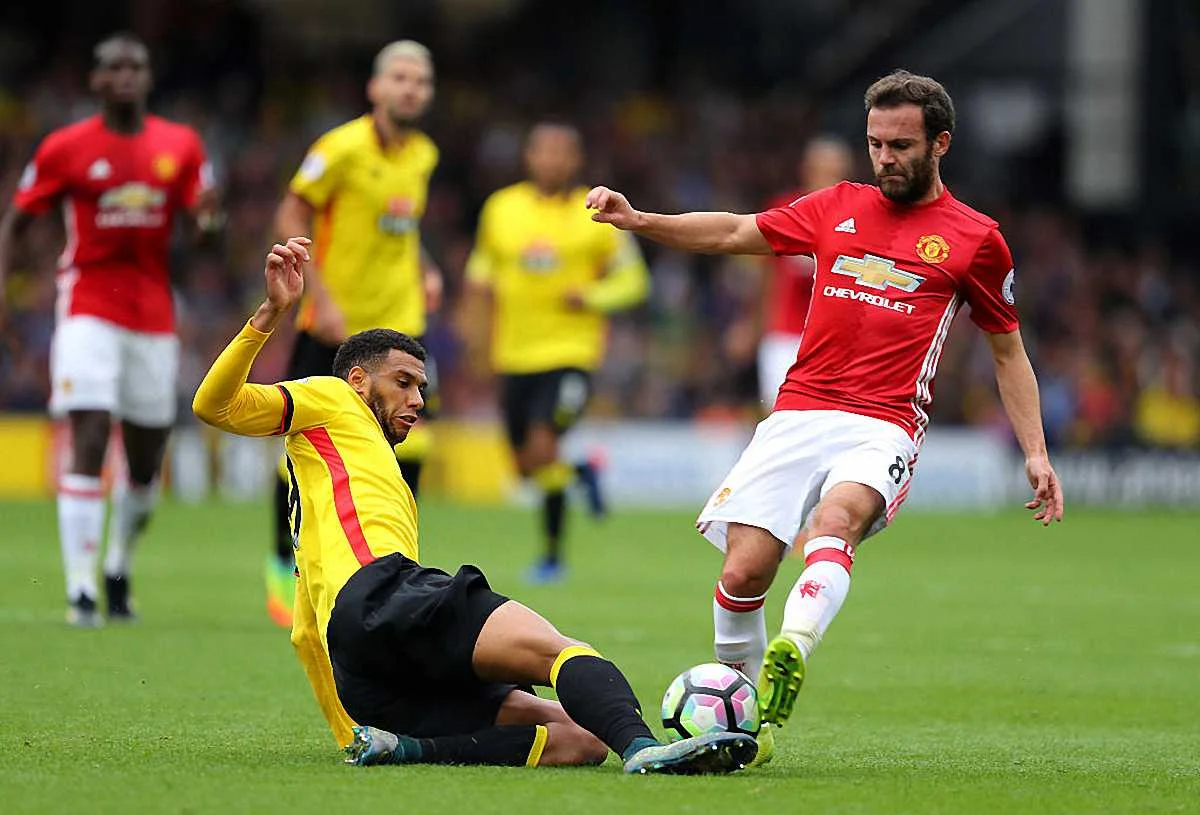 Мата в матче против "Уотфорда" / Getty Images