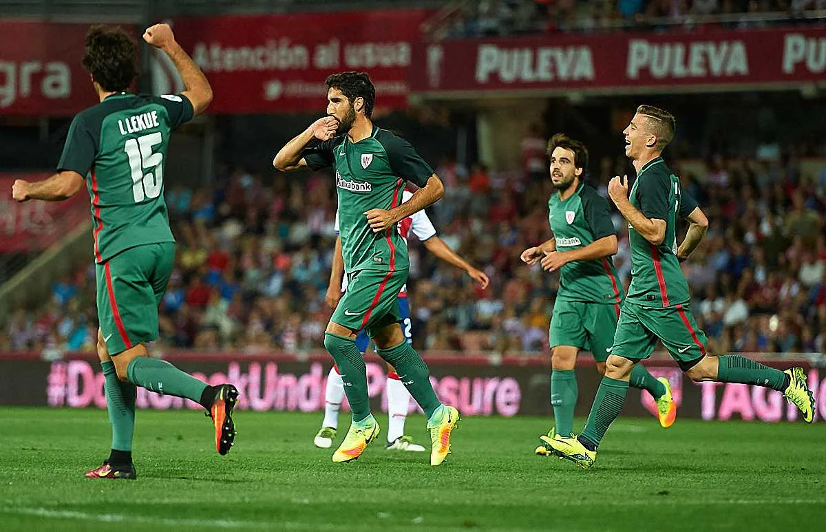 "Атлетік" святкує взяття воріт "Гранади" / gettyimages