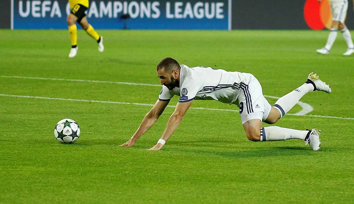 Падіння Бензема у Дортмунді / Getty Images