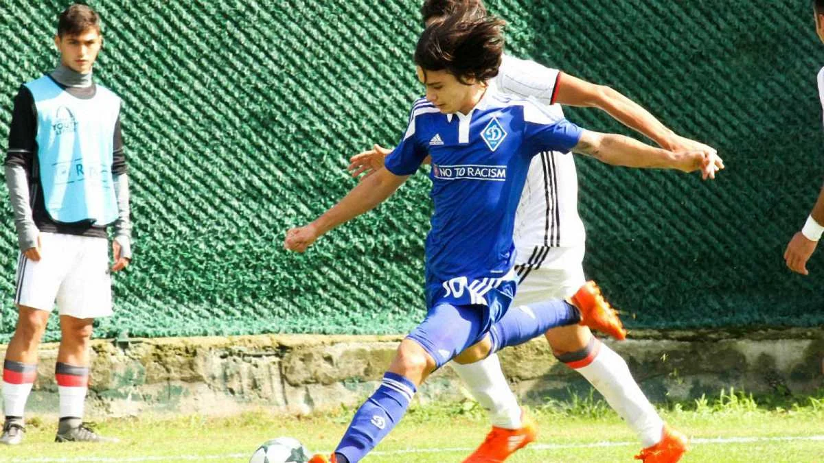 Николай Шапаренко в матче с "Бешикташем" / dynamomania