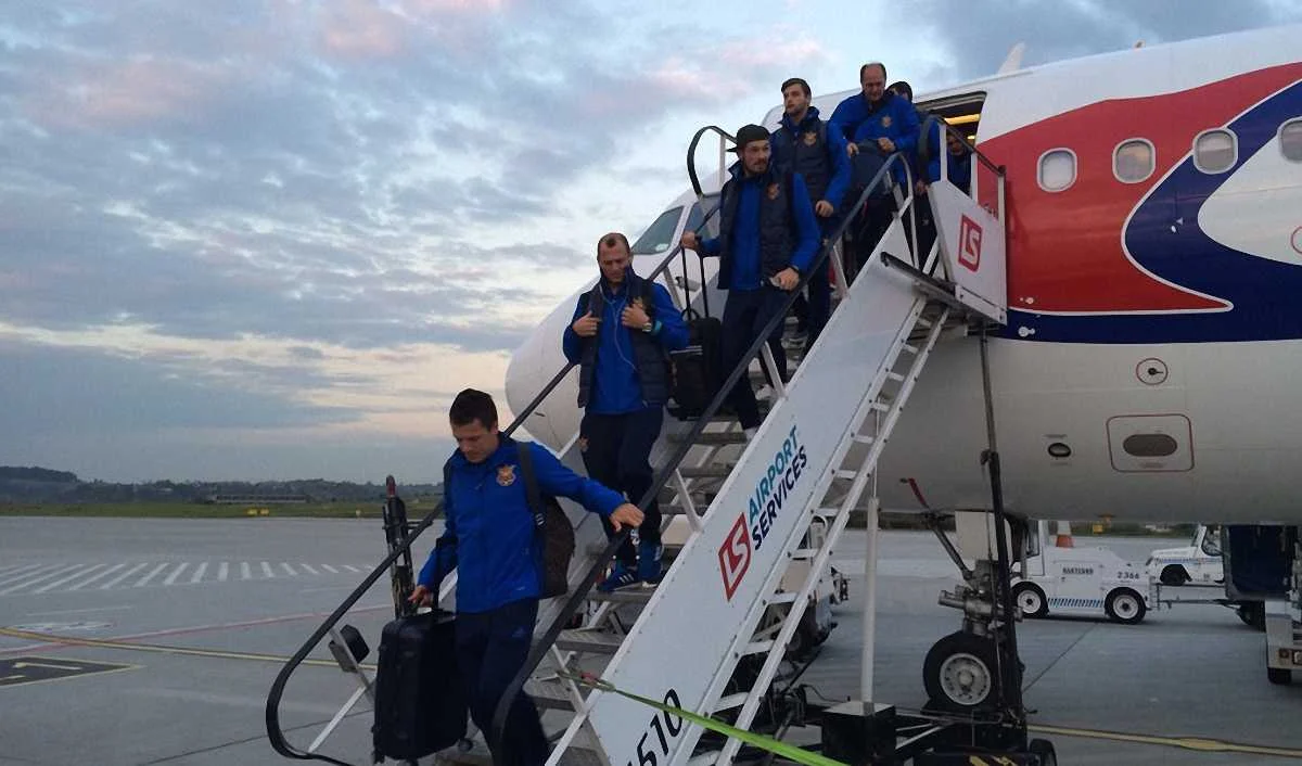 Збірна України у аеропорту Кракова / Футбол 24