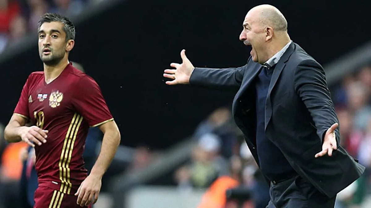 Станислав Черчесов разгневан действиями своих игроков / Getty Images