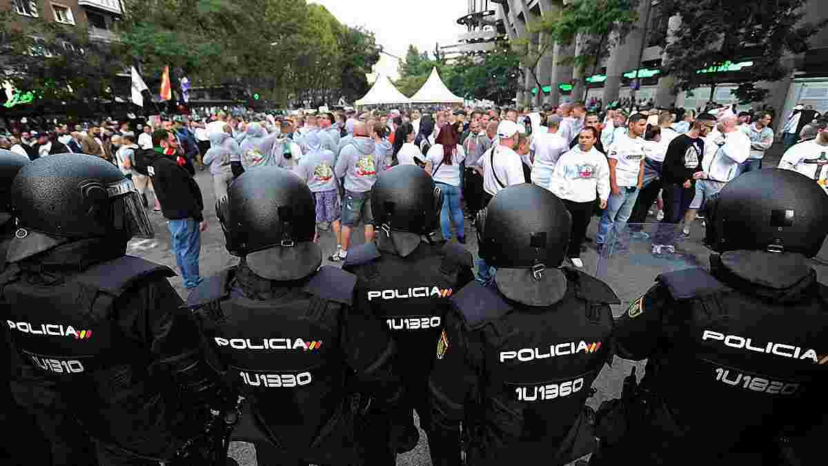 Ультрас "Легії" жорстоко побились з поліцією Мадрида – з'явилось відео