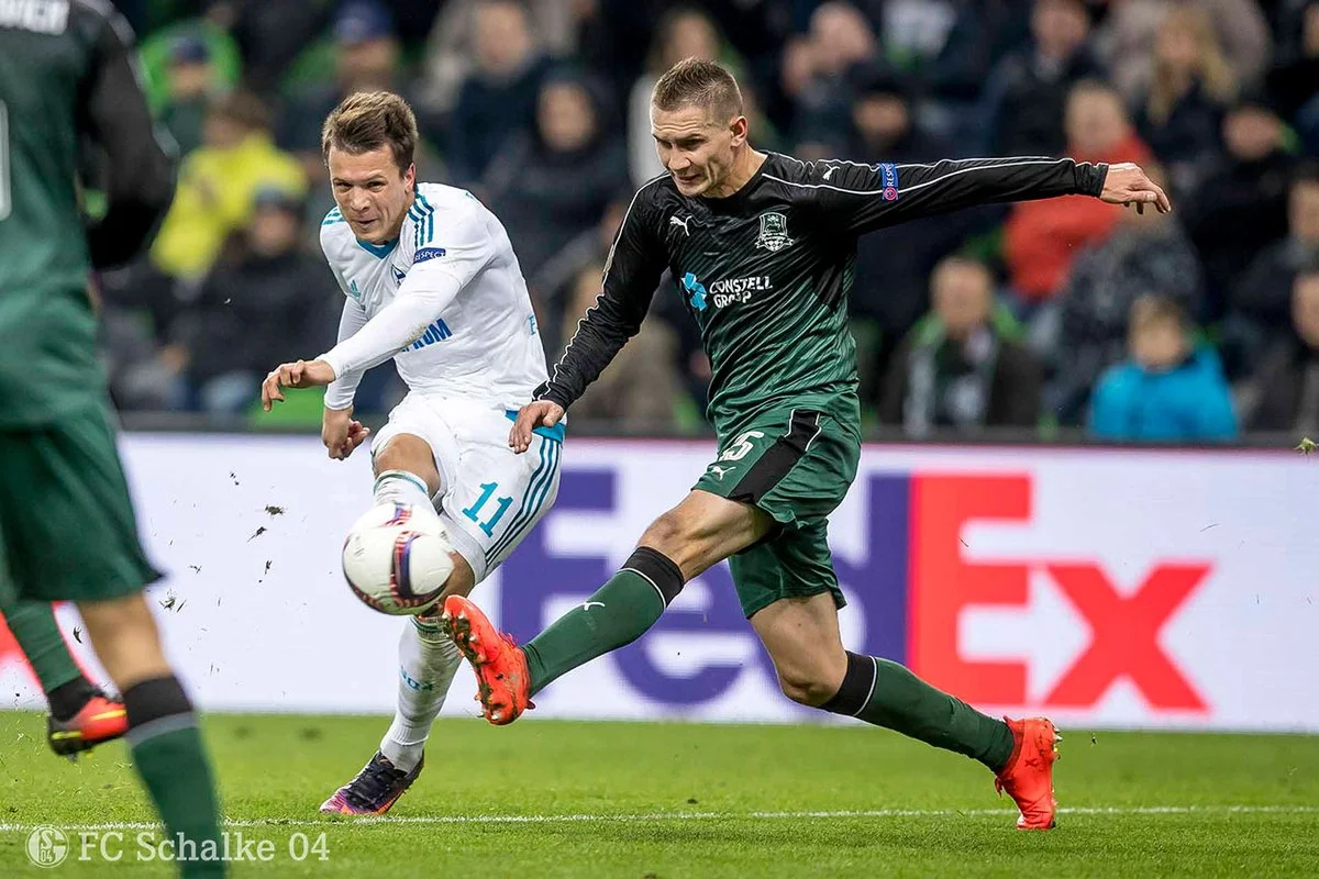 Коноплянка забиває / фото ФК "Шальке"