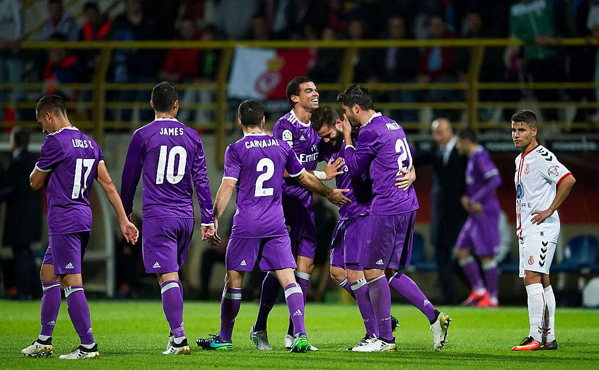 Начо вітають з голом / getty images