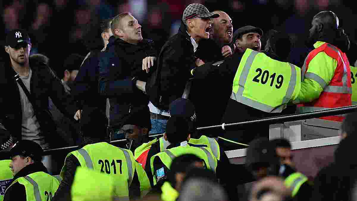 Футбольна асоціація Англії відкрила справу на фанатів "Челсі" та "Вест Хема" через кровопролитну бійку