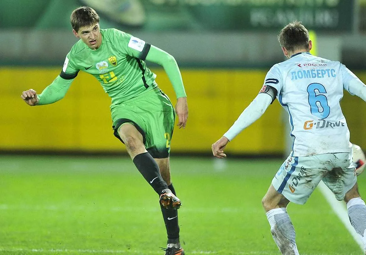 Филипп Будковский в матче против "Зенита" / Фото ФК "Анжи"