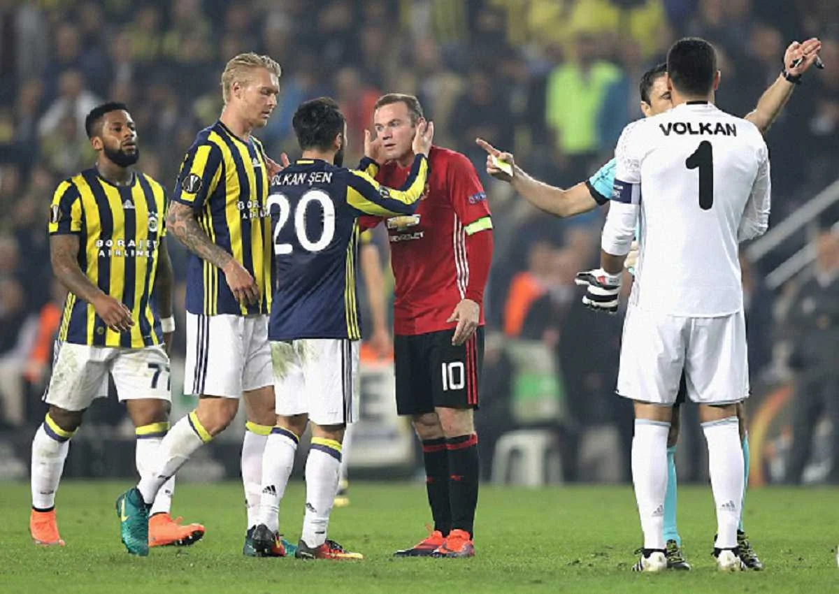 Гол Руни не помог МЮ / getty images