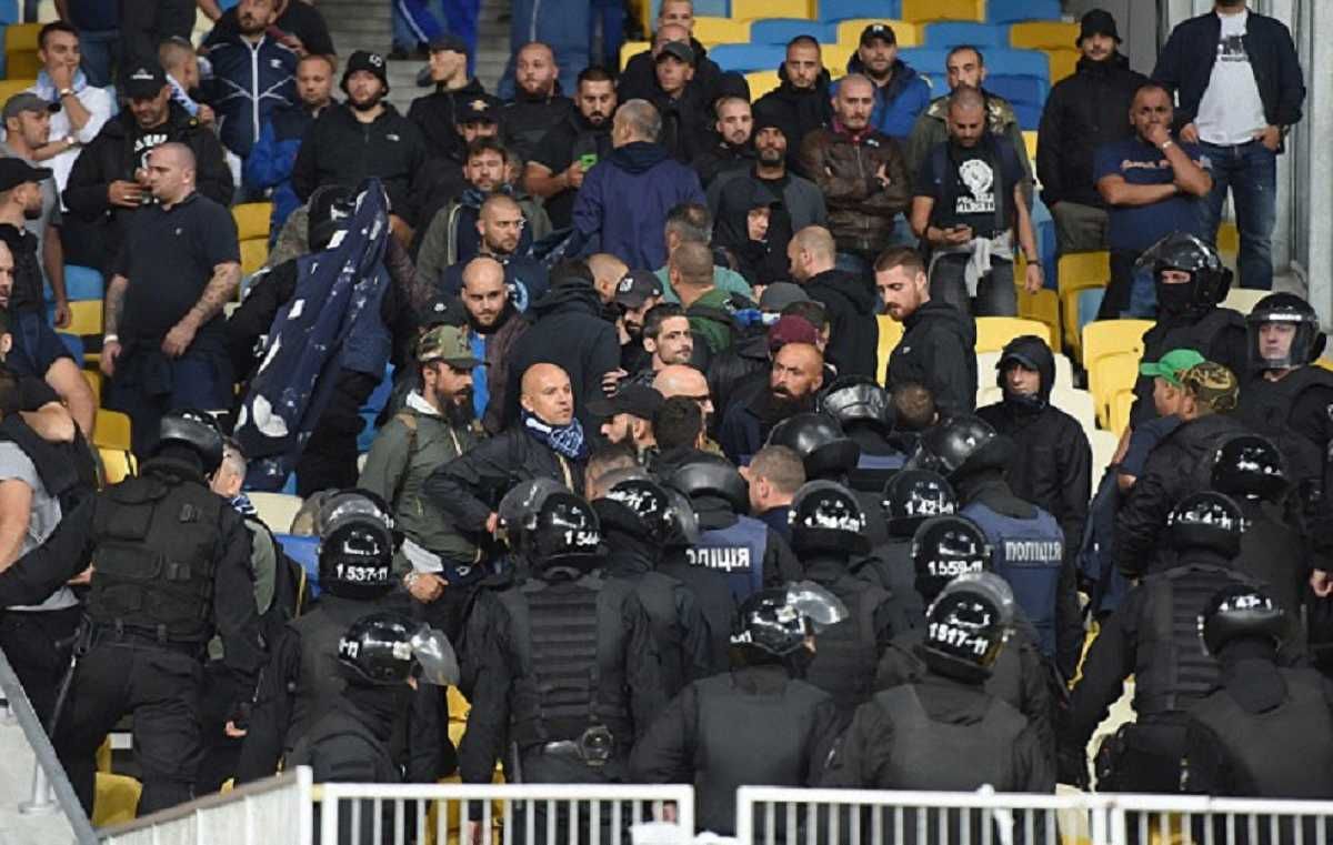 Полиция на стадионе / Getty Images