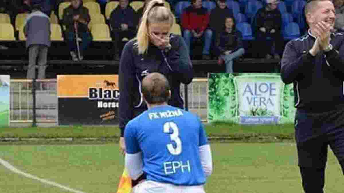 У Словаччині футболіст освідчився жінці-лайнсмену перед матчем