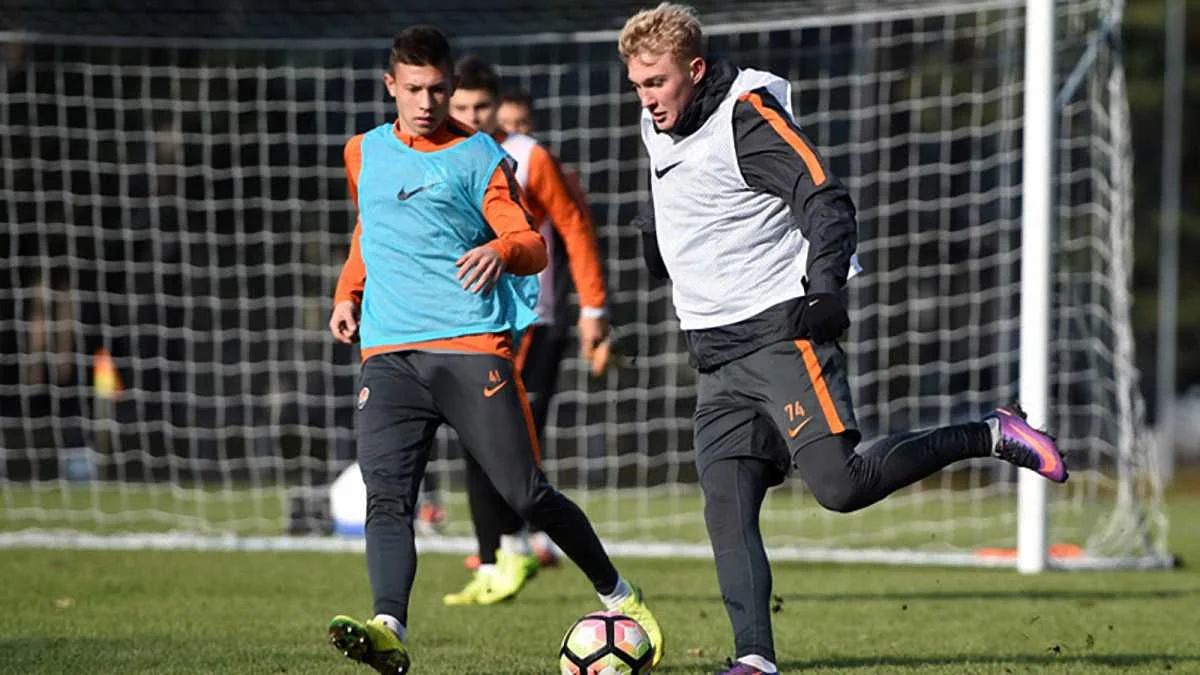 Виктор Коваленко на тренировке (с мячом) / Фото: ФК "Шахтер"