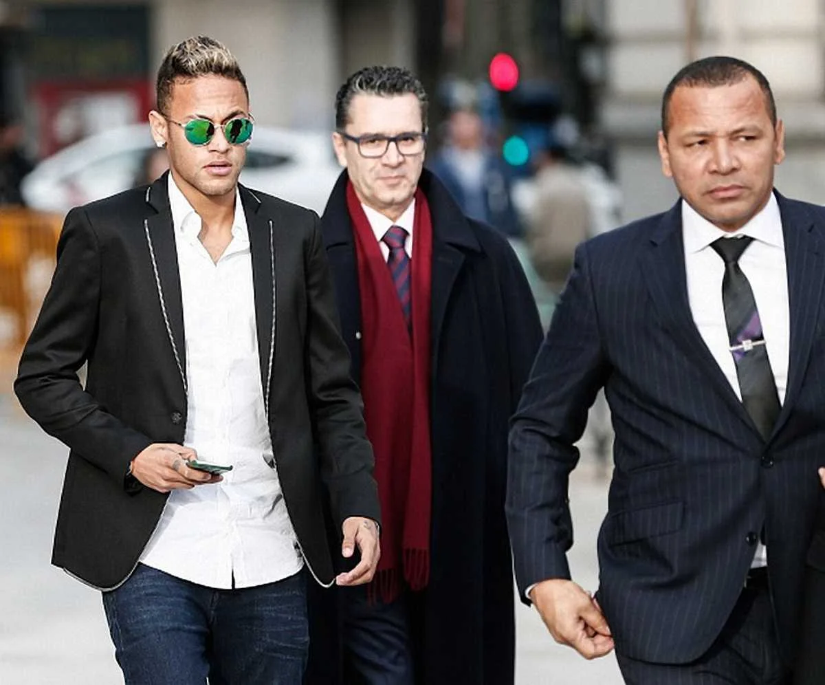 Неймар і його батько (по боках) / фото Getty Images