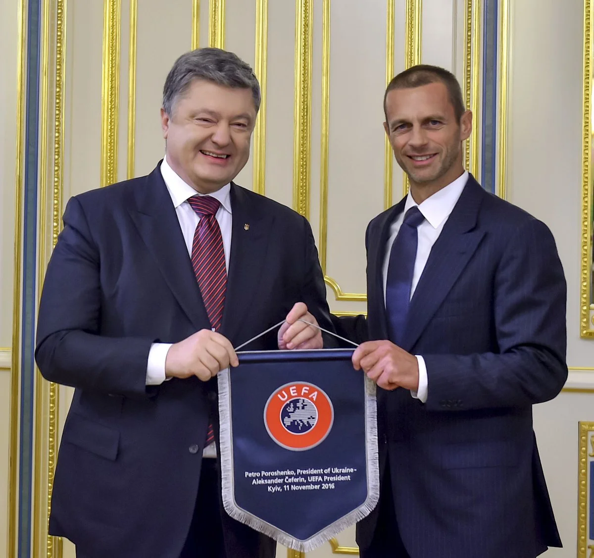 Порошенко і Чеферін / фото АП України