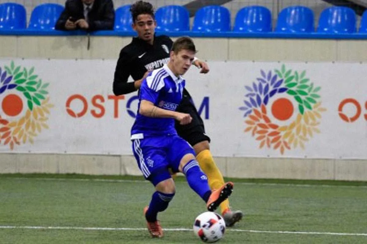 Денис Янаков