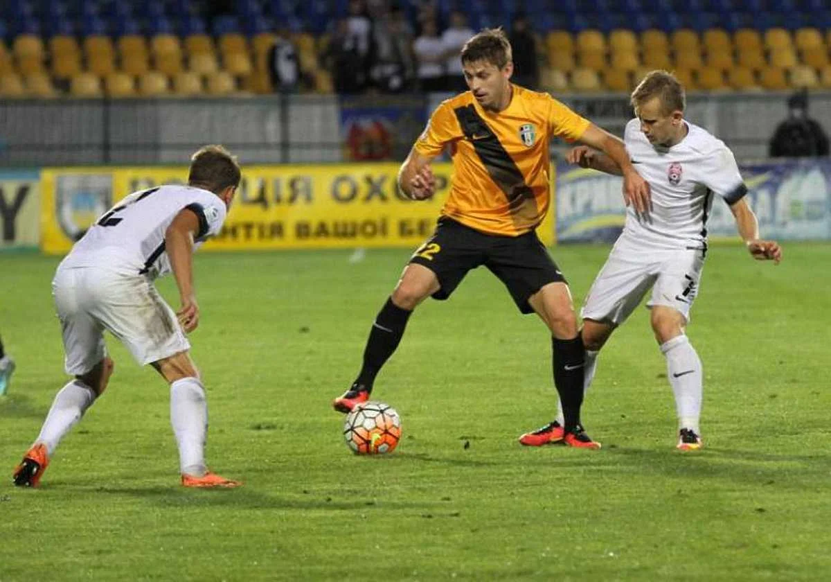 Петряк (справа) забив, але цього виявилось мало / фото ФК "Олександрія"