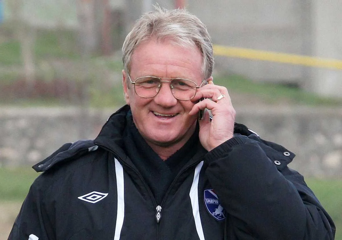 Наставник збірної Криму Валерій Петров