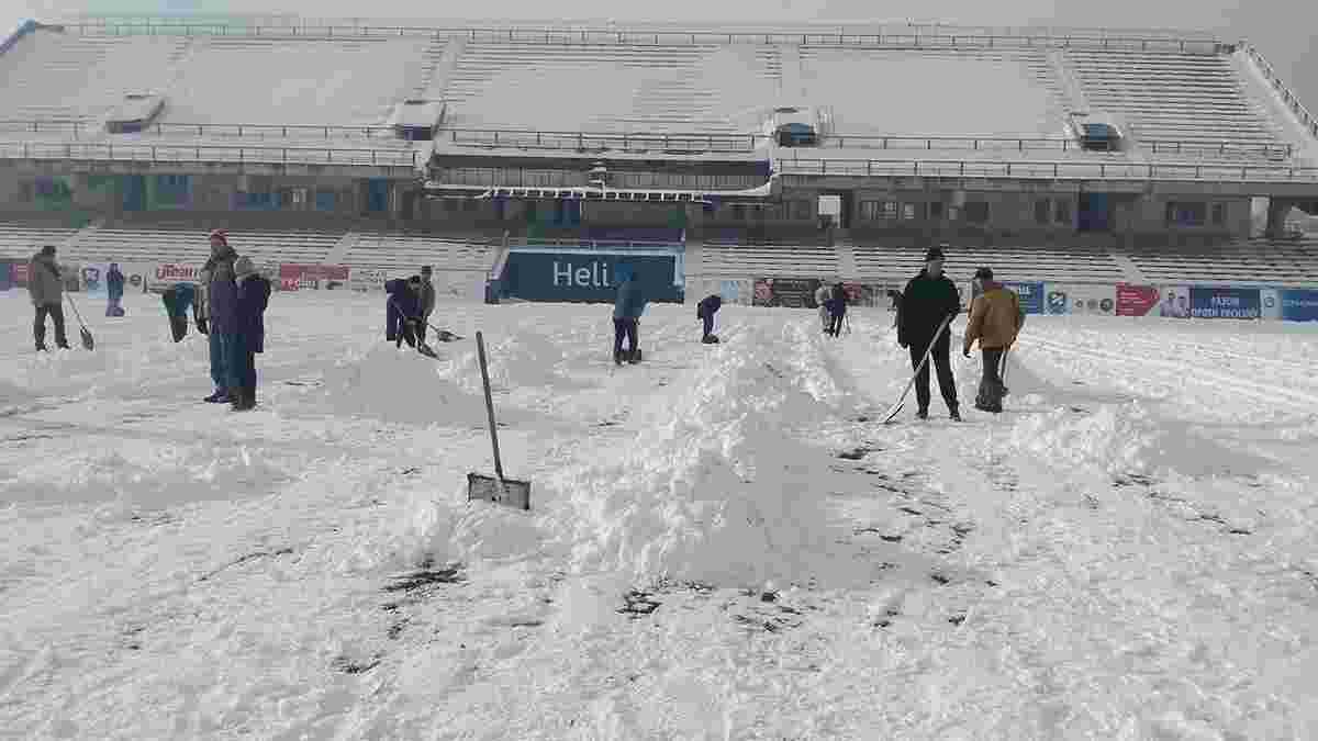Стадіон "Тепловика" розчищали від снігу конями перед матчем Другої ліги