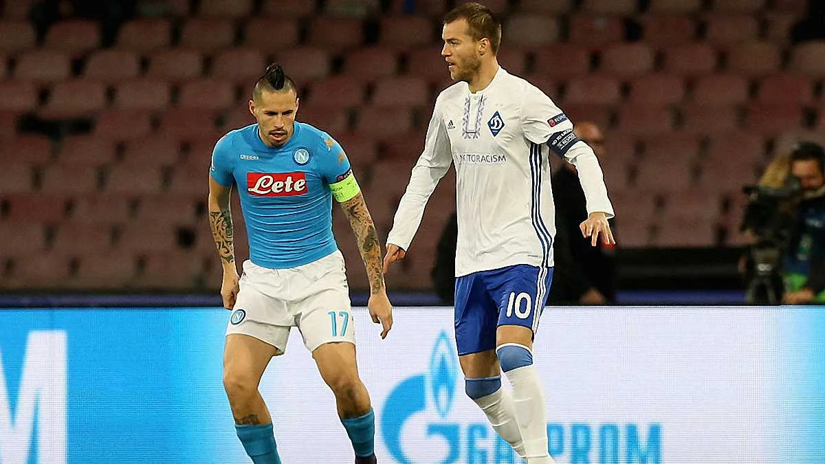 Андрій Ярмоленко в боротьбі з Мареком Гамшіком / Getty Images