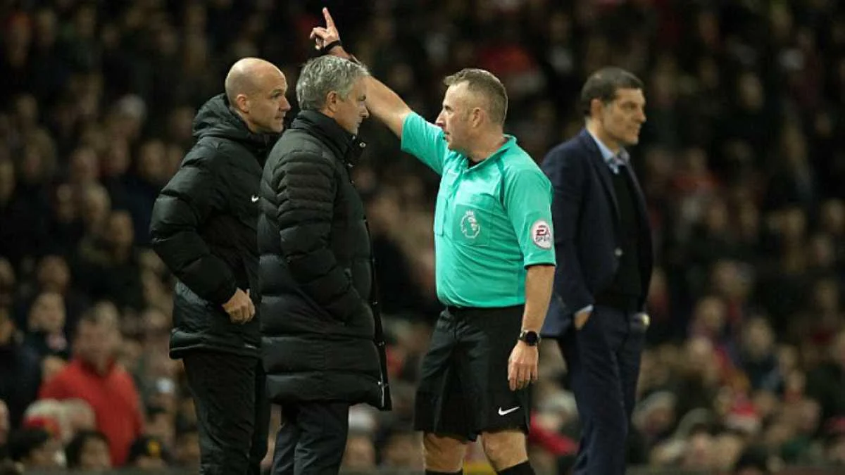 Джон Мосс вилучає Жозе Моурінью