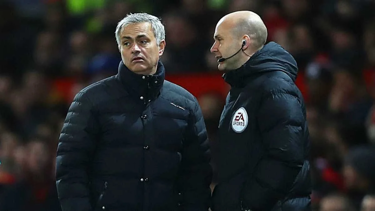 Жозе Моурінью та Ентоні Тейлор / /Getty Images