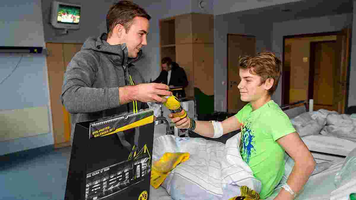 Як гравці та тренери "Борусії" Д відвідали дитячу лікарню