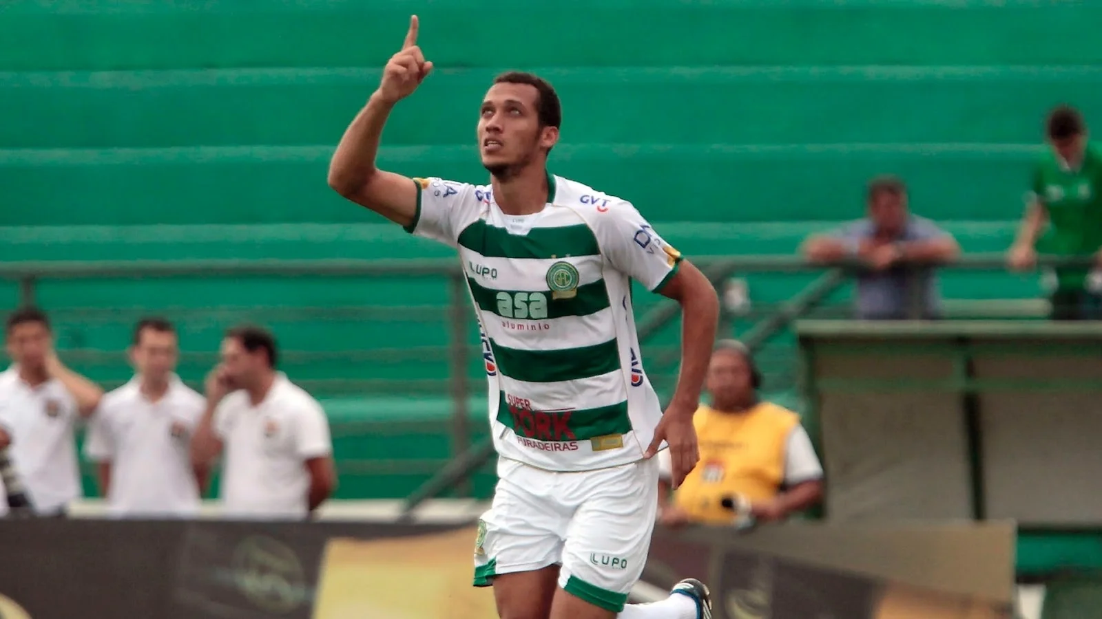 Нето Еліо Дзамп'єр