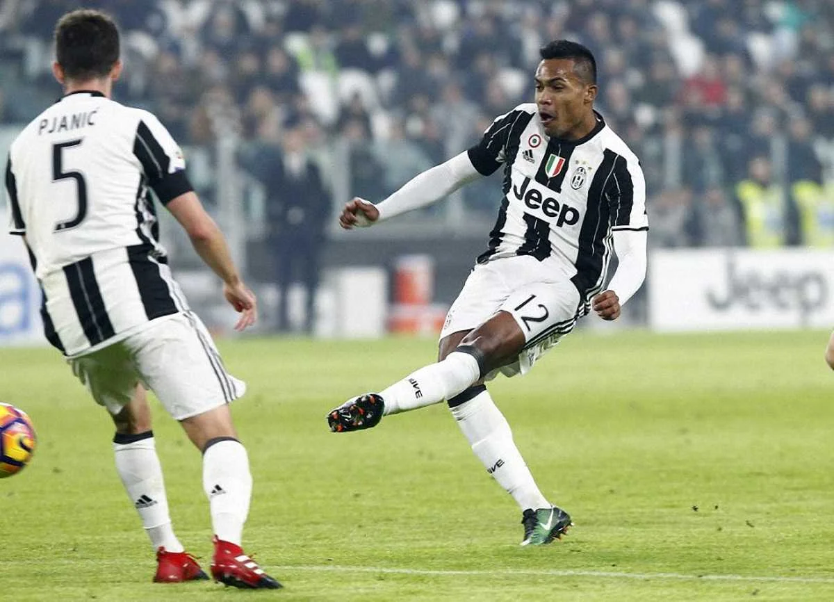 Автор первого гола Алекс Сандро / Getty Images