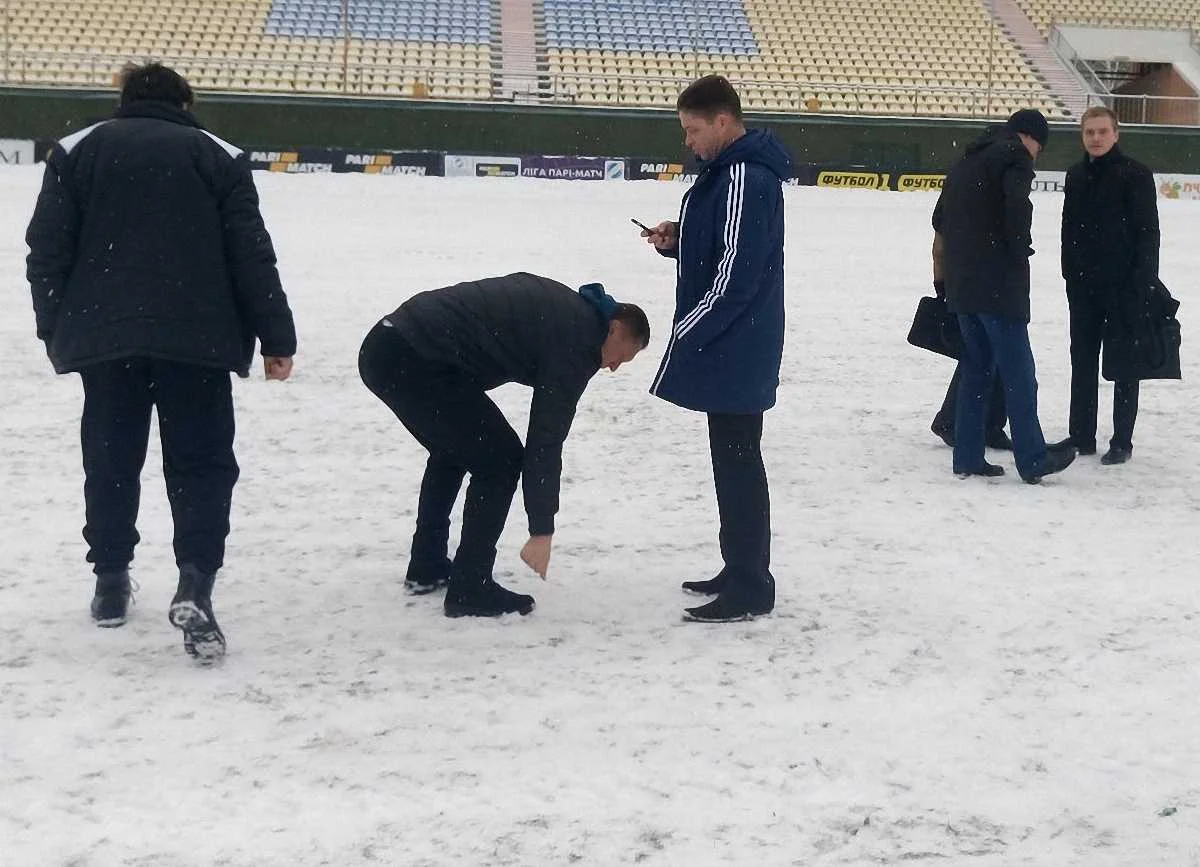 Поле в Сумах / Twitter ФК "Карпаты"