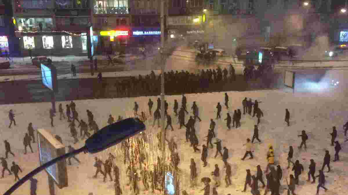 Фанаты "Динамо" и "Бешикташа" устроили массовое столкновение в центре Киева