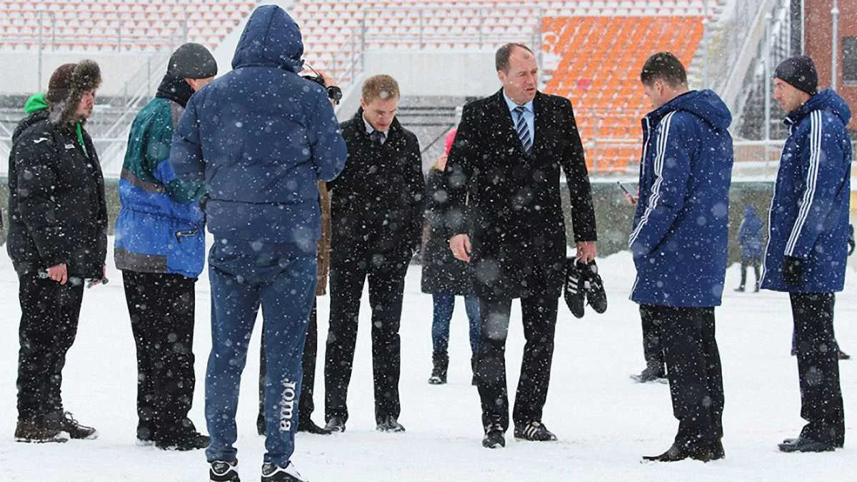 Інспекція "Ювілейного" перед матчем "Олімпік" – "Карпати" / фото ФК Олімпік