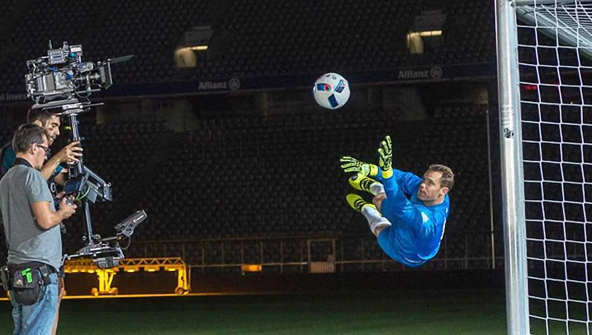 Нойєр не лише в рамці літає