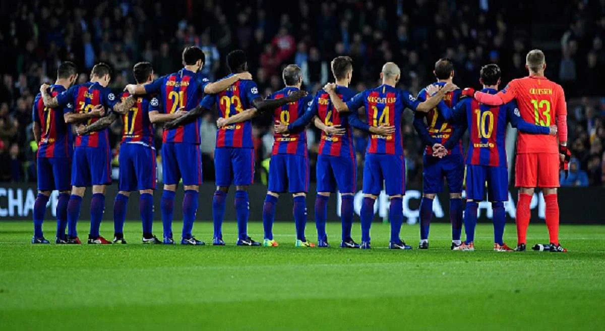 "Барселона" вшановує пам'ять загиблих у авіакатастрофі "Шапекоенсе" / Getty Images