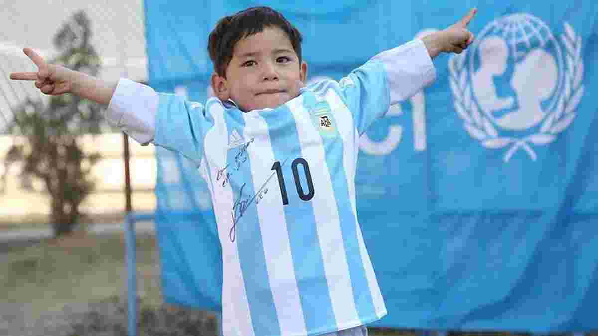 Месси встретился с мальчиком, который сделал "футболку" сборной Аргентины из пакета
