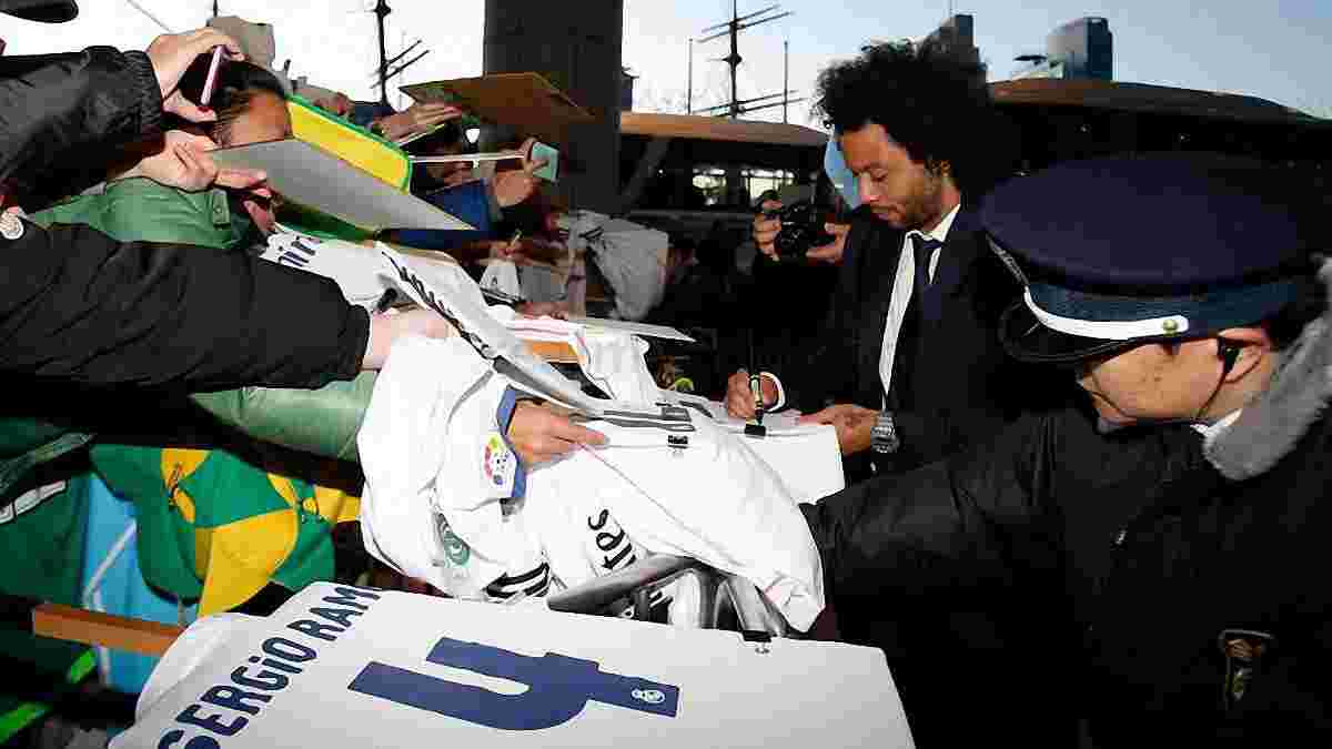 Як японські фанати "Реала" полюють за автографами своїх кумирів